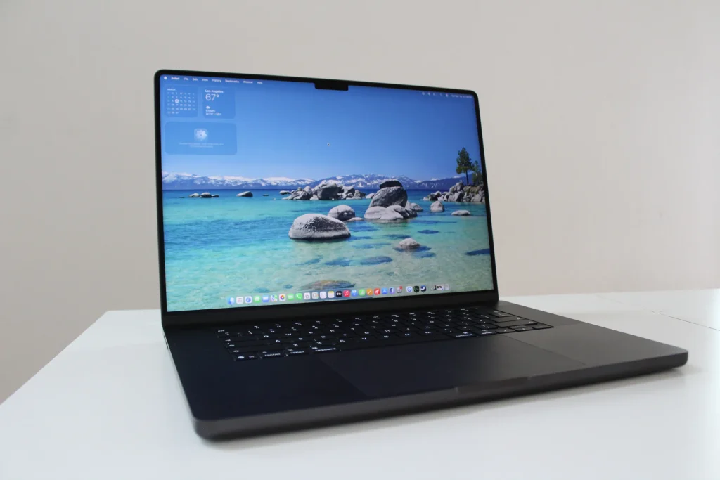 Apple MacBook Pro M5 Max, Performa Pro dengan Chip AI Generasi Terbaru