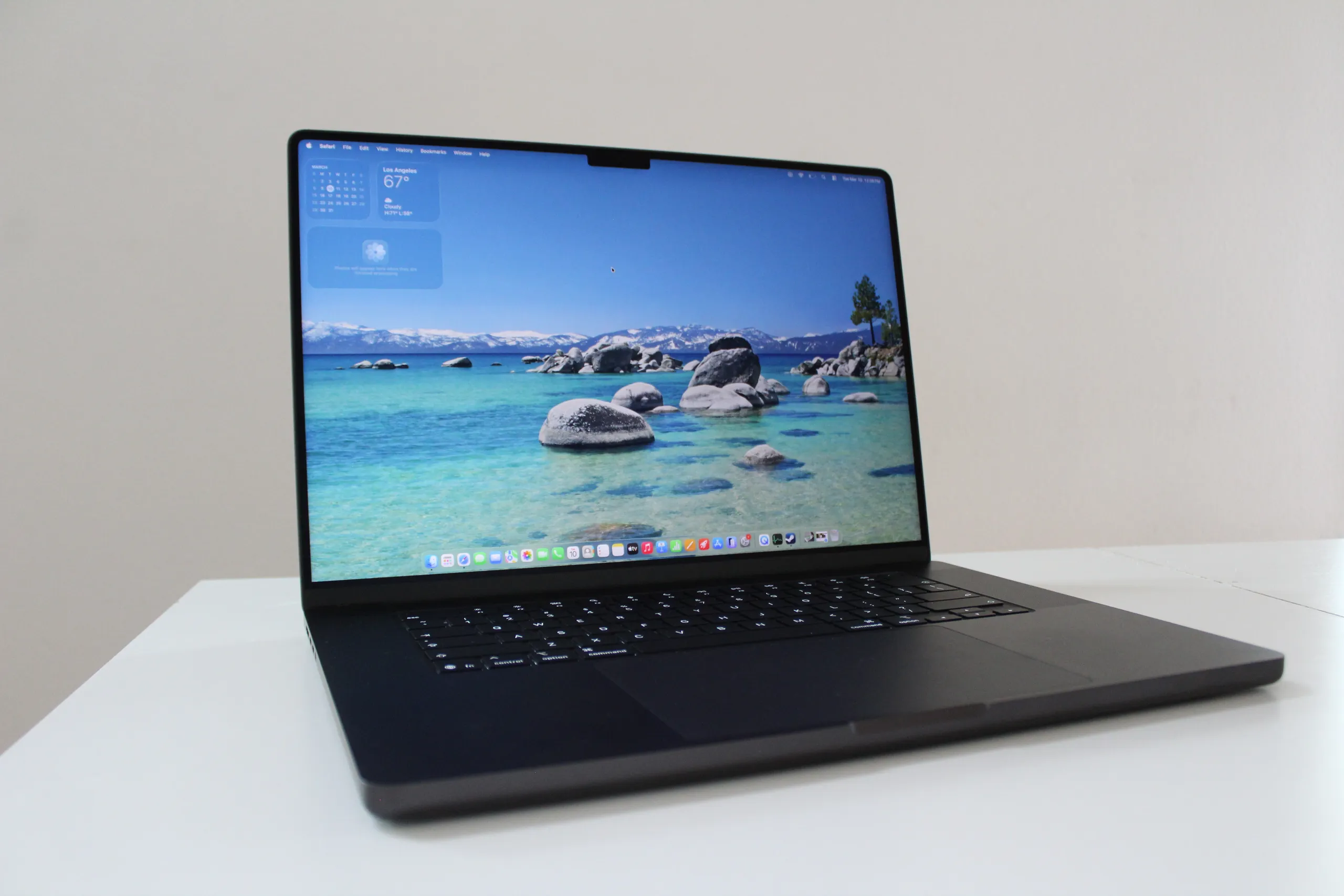 Apple MacBook Pro M5 Max, Performa Pro dengan Chip AI Generasi Terbaru