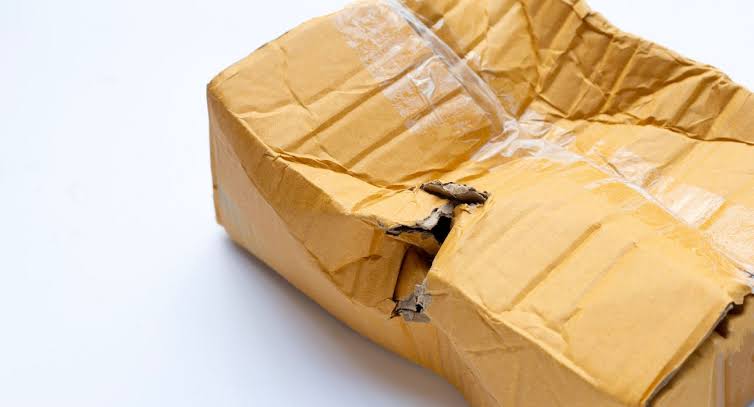 Rekam Proses Pembukaan Paket untuk Barang Bernilai Tinggi
