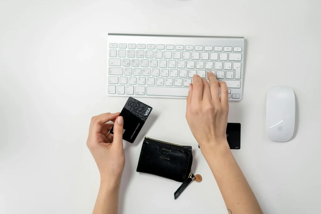 Gunakan Kartu atau Layanan Pembayaran dengan Perlindungan, Tips Aman Belanja Online
